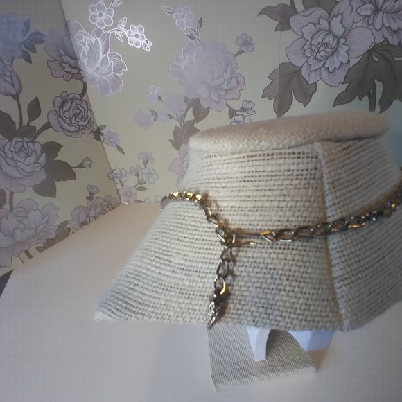 Add a touch of Vintage Glam! Clear Rhinestone, Silver ,Teardrop Necklace. - Picture 4 of 5